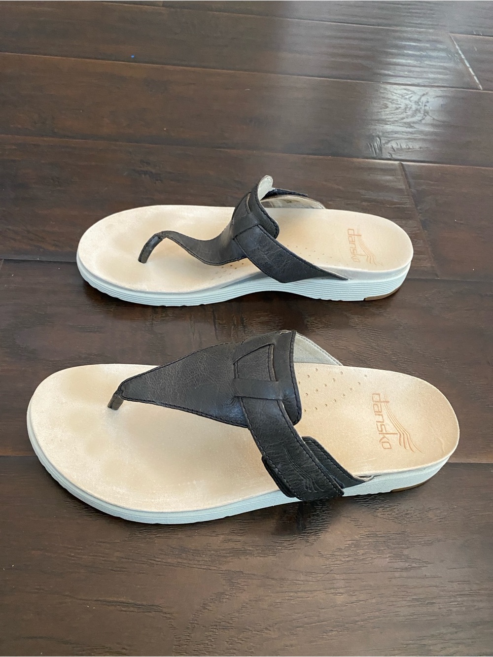 Dansko Cece Burnished Calf Black sandals women’s size 8.5